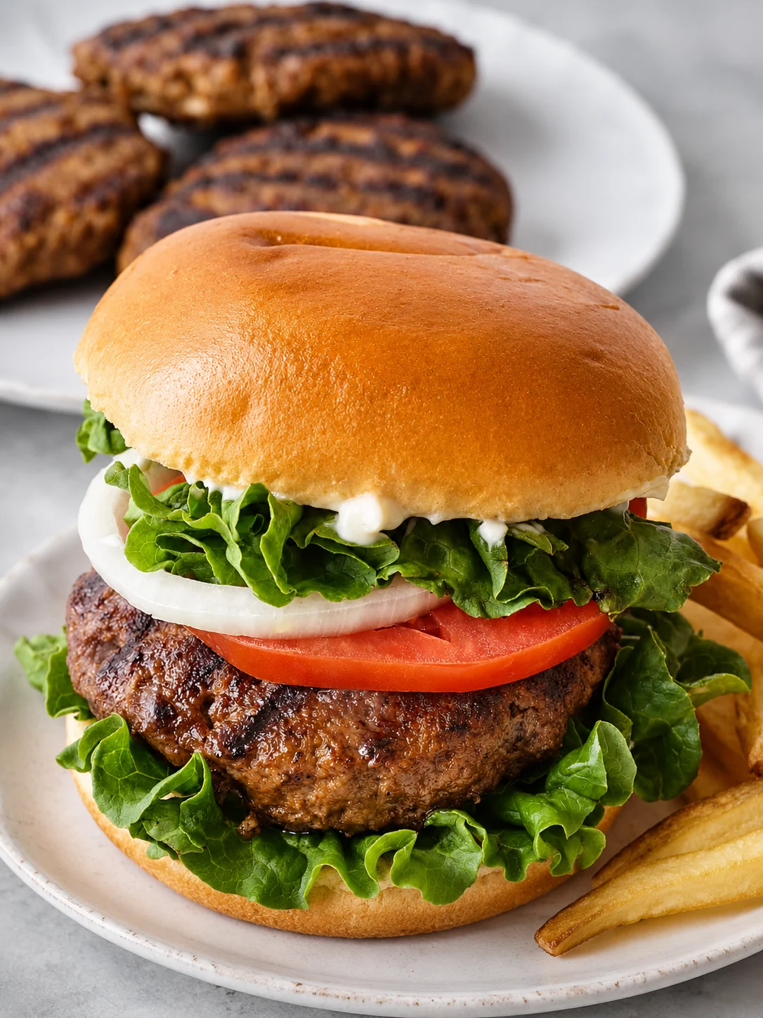Burger with lettuce, tomato and onion served with chips